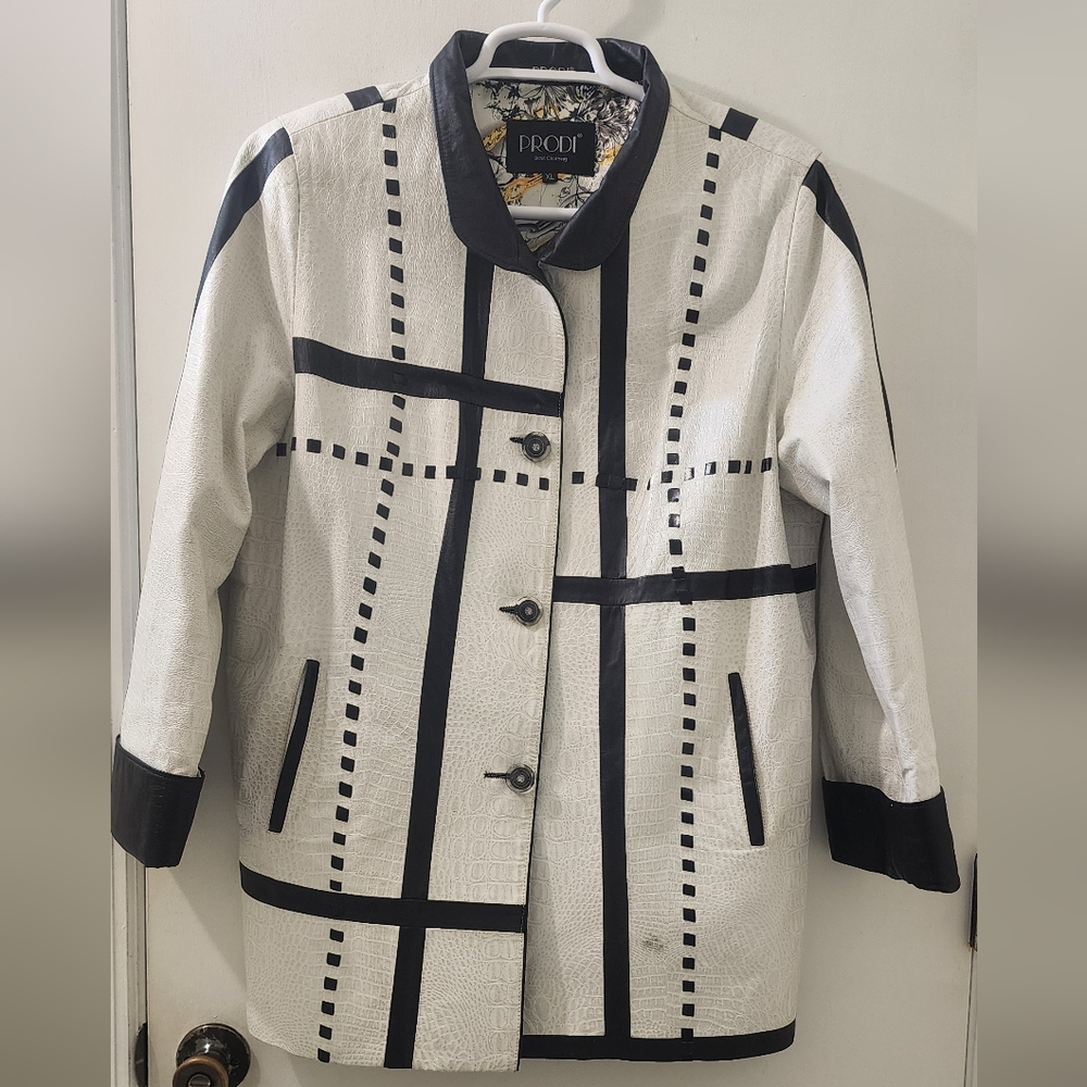 Prodi Women's Black and White Jacket, Leather, Size Extra Large.